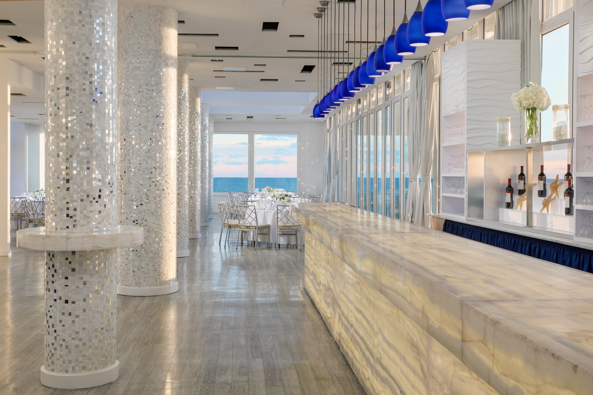 L'Onda Bar at Allegria Hotel